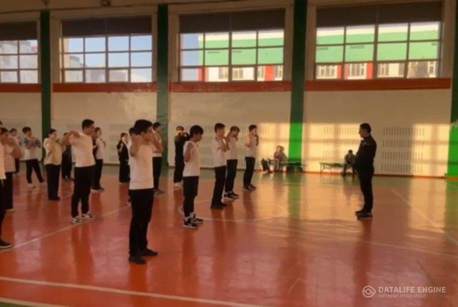 Таңғы жаттығулар — күнді бастаудың жақсы амалы.