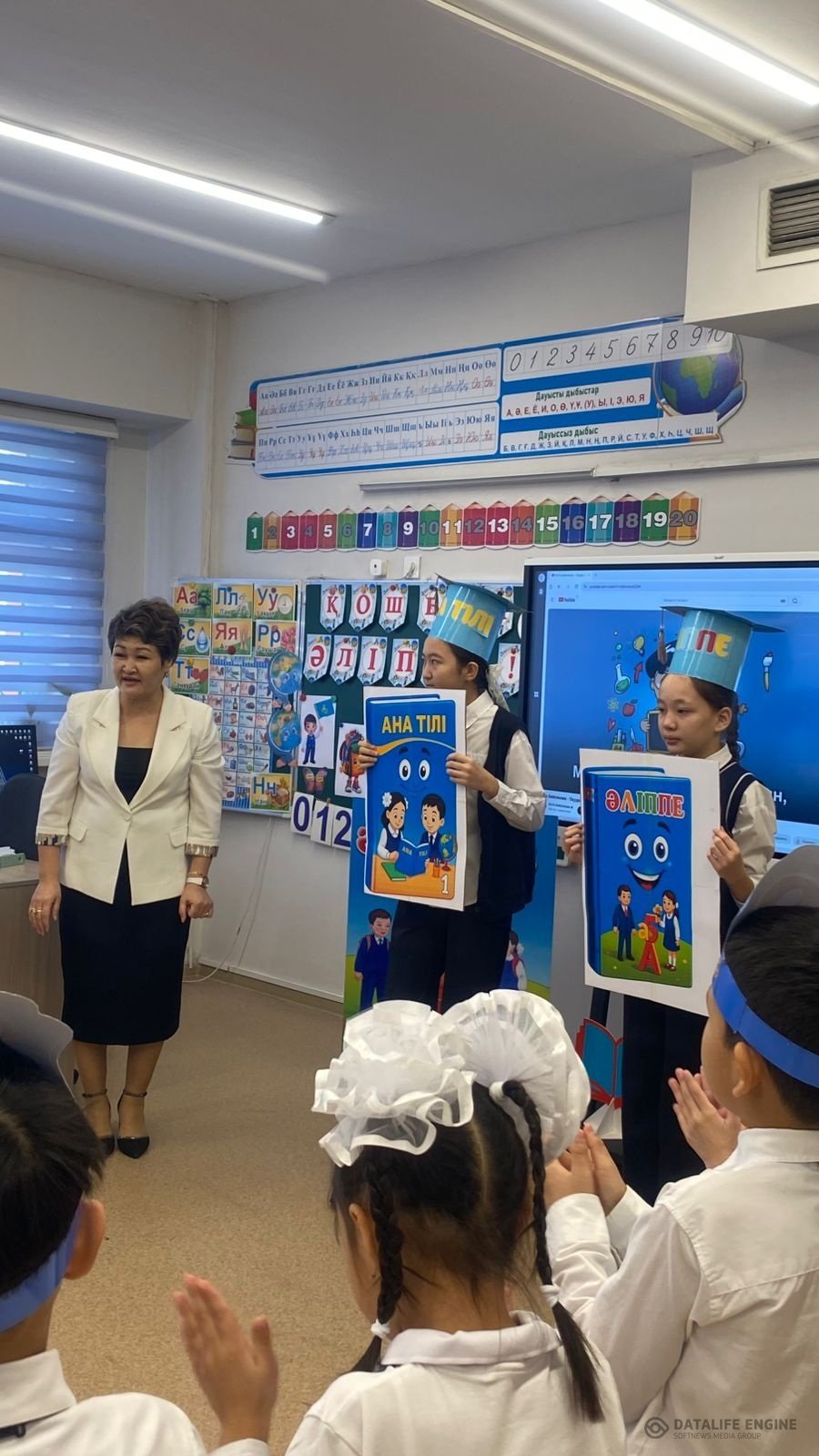 «Рахмет саған, Әліппе» атты әліппемен қоштасу мерекелік кеші өтті.