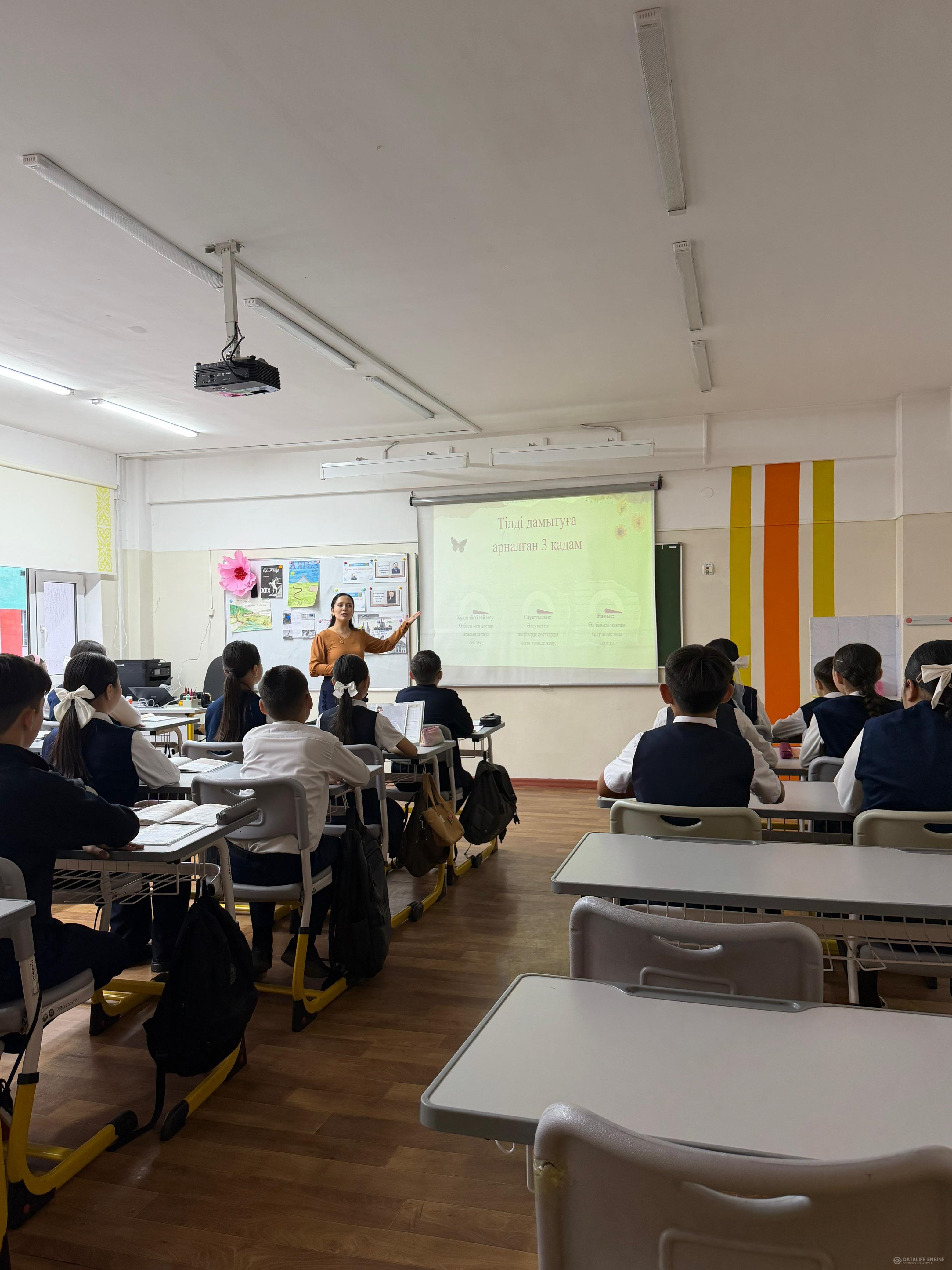 6 «Ж» сыныбында «Мемлекеттік тіл – менің тілім» тақырыбында тағылымы мол сынып сағаты өткізілді.