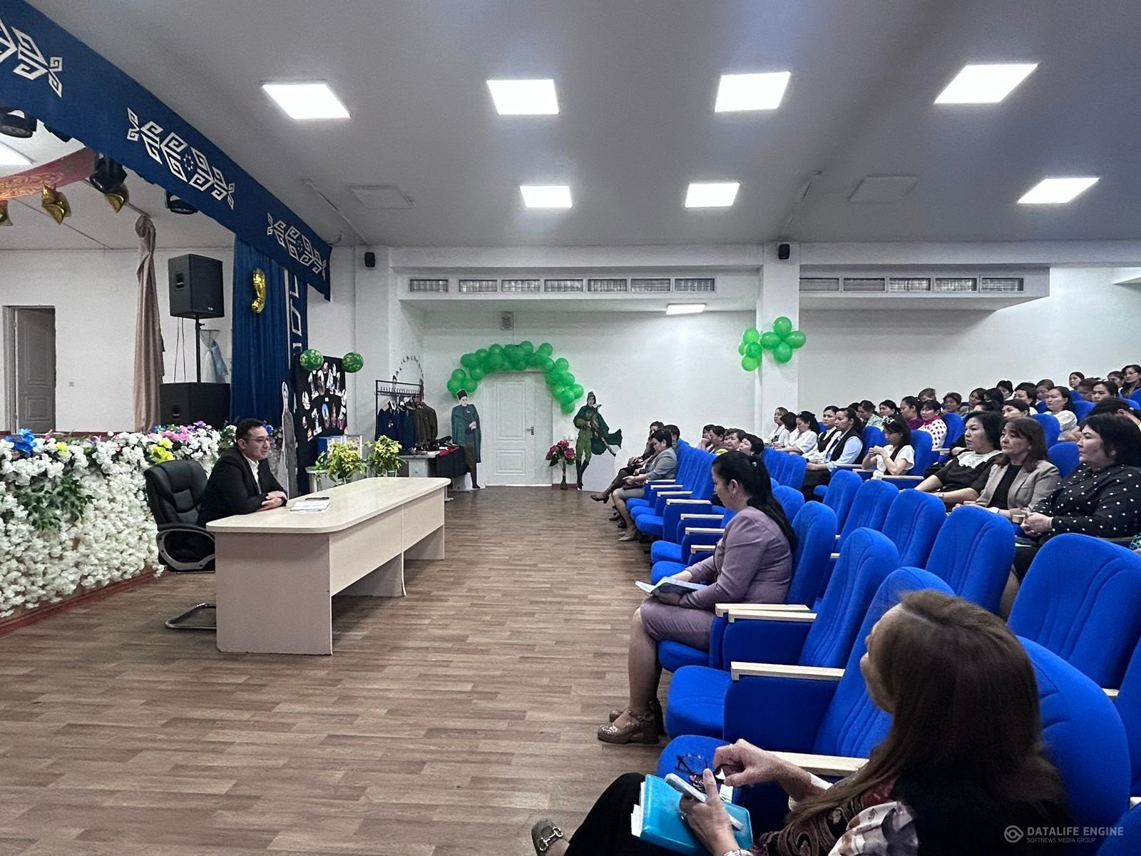 №177 мектеп-гимназиясының директоры қатысуымен оқушылардың қауіпсіздігі және мектептегі тәртіпті сақтау мәселелері бойынша жиналыс өткізілді.
