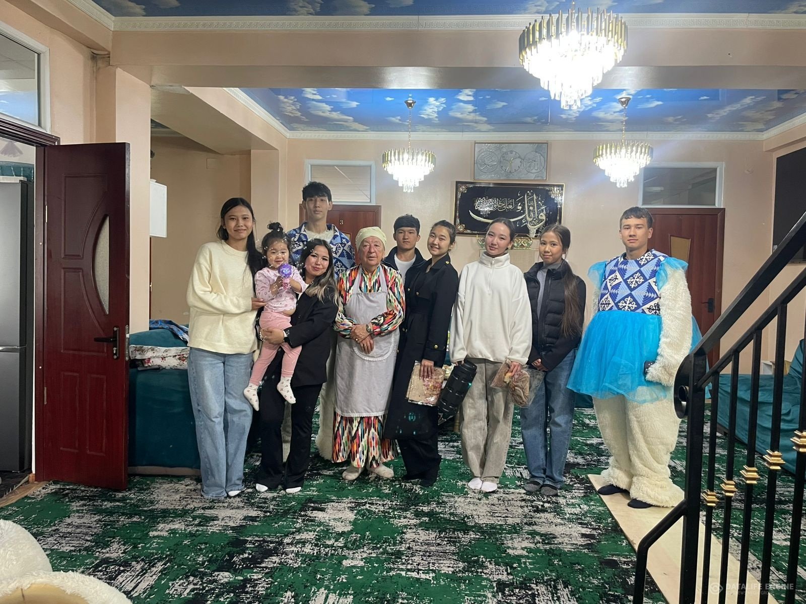 Өзін-өзі басқару ұйымы қайырымдылық мақсатында КИНО КЕШ ұйымдастырды